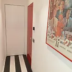 The White לינה וארוחת בוקר